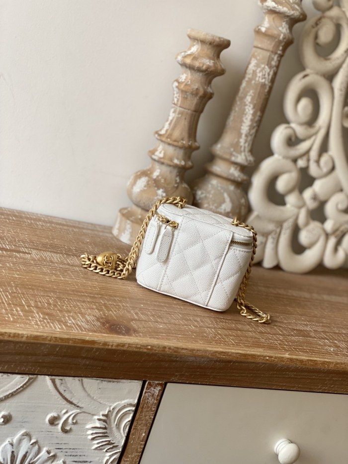 Handbag  Chanel  81246  size  10.5   8.5  7 cm