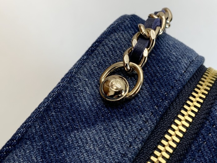 Handbag   Chanel 2462 size  14×10×6 cm