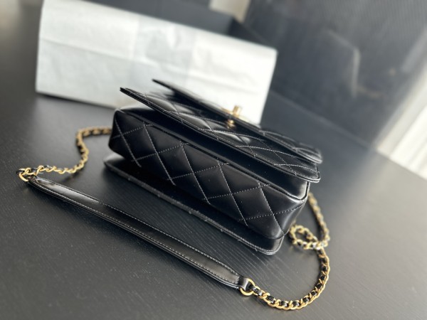  Handbag  Chanel AS3908  size  22cmx16cmx7 cm 