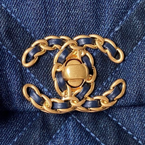 Handbag   Chanel  size  26 cm