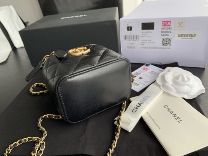  Handbag  Chanel 2292  size  8.5cmx11cmx7 cm