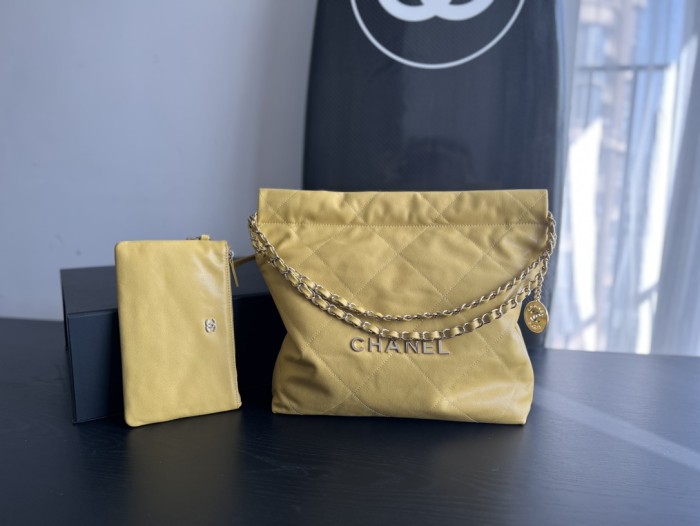 Handbag  Chanel  size  35cmx37cmx7 cm