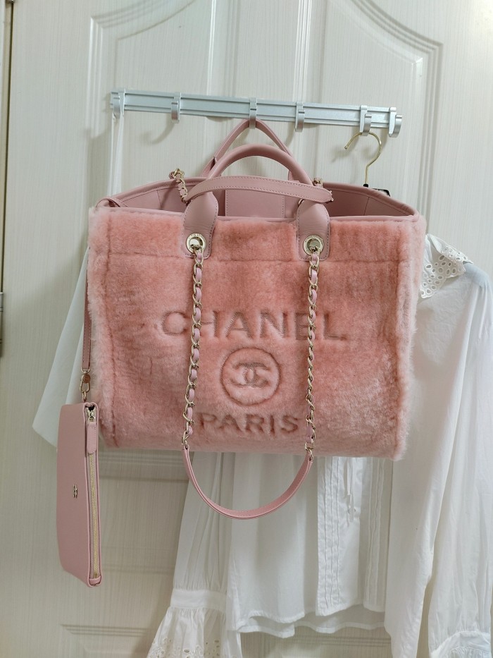Handbag   Chanel  size 38 cm