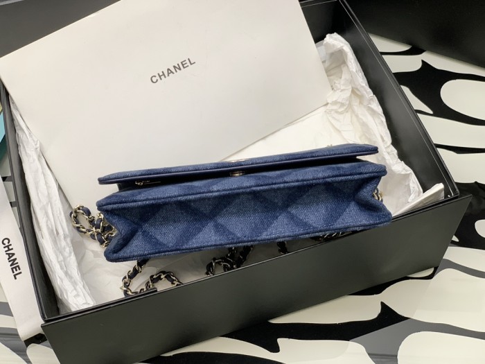 Handbag   Chanel  size  19 cm