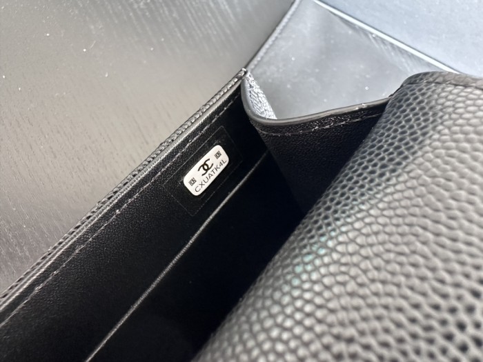  Handbag   Chanel  3237  size 15.5cmx12cmx6 cm 