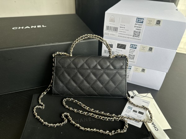  Handbag   Chanel   3238  size  18.5cmx10.5cmx5 cm 