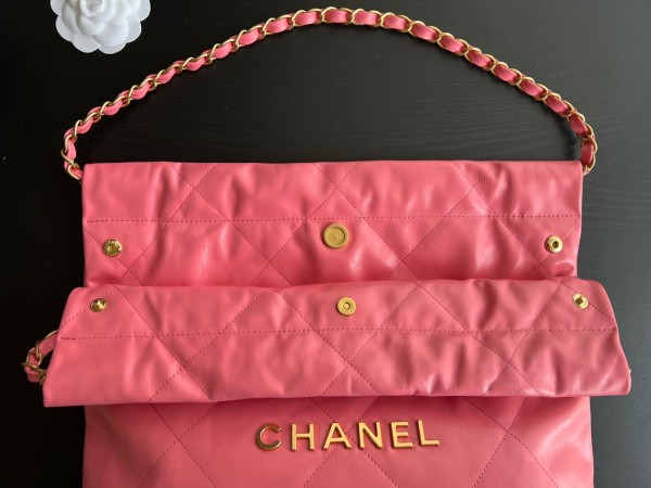  Handbag   Chanel  size  39cmx42cmx8 cm