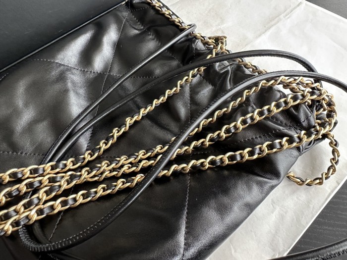  Handbag  Chanel  AS3980  size  20cmx19cmx6 cm 