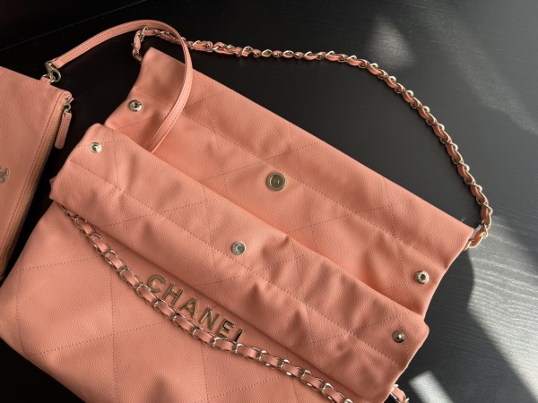  Handbag  Chanel   size  35cmx37cmx7 cm