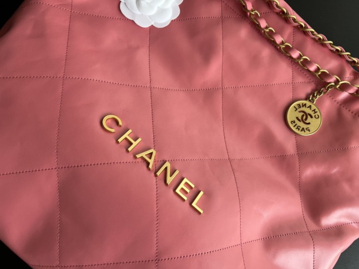  Handbag   Chanel  size  39cmx42cmx8 cm