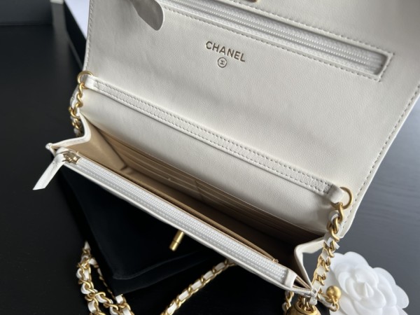 CHANEL WOC Smooth Lambskin With Gold Metal Shoulder Bag, Crossbody Bag Mini Women's White AP1450-B02916-10601 size 19*4*12cm