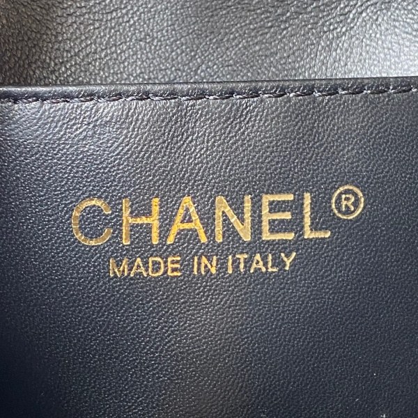  Handbag Chanel  AS3223  size 16*19*8  cm