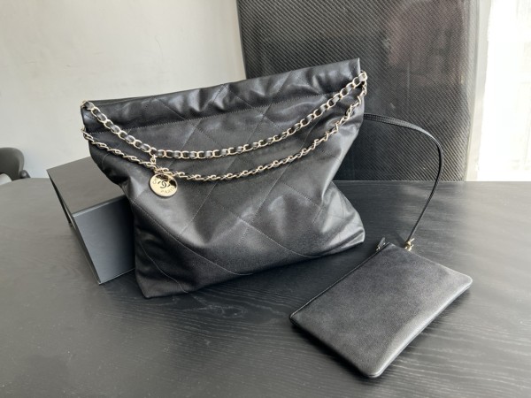  Handbag   Chanel  size  39cmx42cmx8 cm