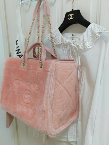 Handbag   Chanel  size 38 cm
