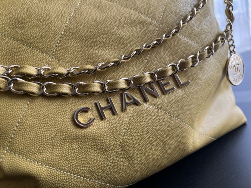  Handbag  Chanel  size  35cmx37cmx7 cm