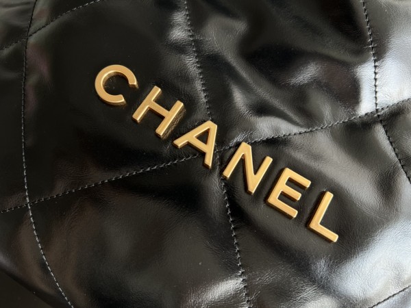  Handbag  Chanel  size  51cmx40cmx9 cm