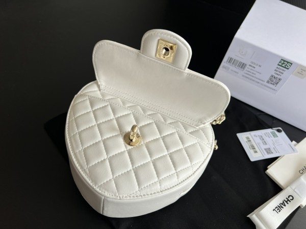 Handbag  Chanel  size  18cmx17cmx5 cm