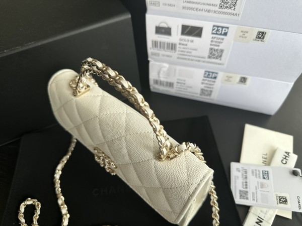  Handbag   Chanel  3238  size  18.5cmx10.5cmx5 cm