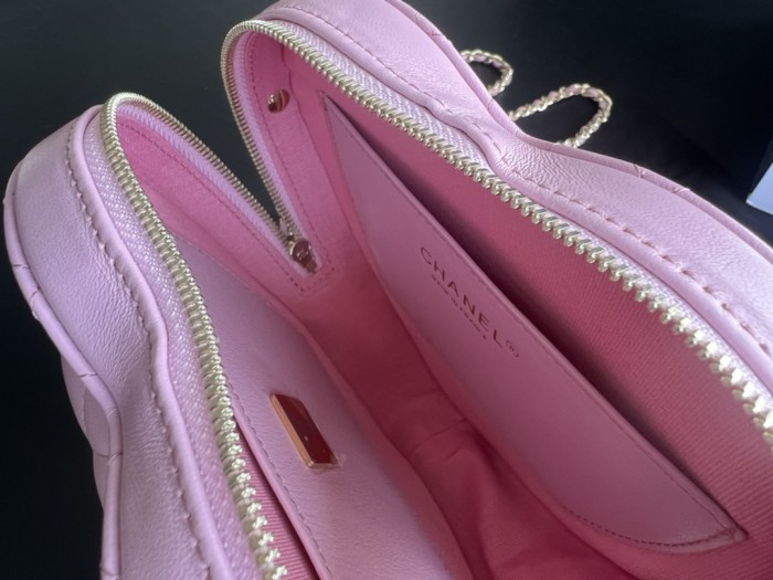 Handbag  Chanel   size  18cmx17cmx5 cm 