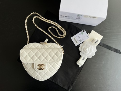 Handbag  Chanel  size  18cmx17cmx5 cm