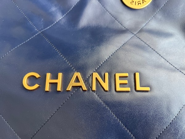  Handbag   Chanel  size 39cmx42cmx8 cm
