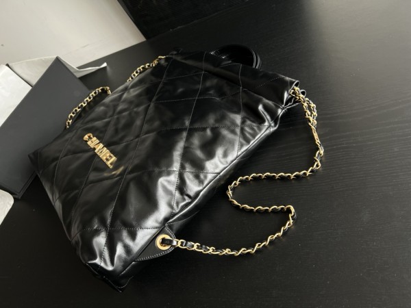  Handbag  Chanel  size  51cmx40cmx9 cm