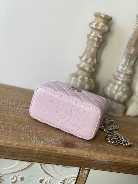 Handbag   Chanel  81194  size  17 cm