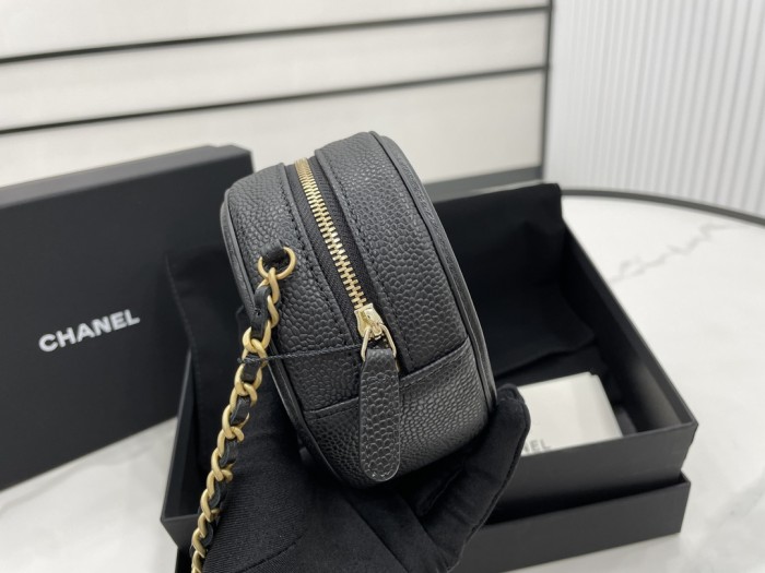 Handbag   Chanel  size  12 cm 
