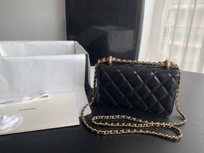  Handbag   Chanel  size  22 cm