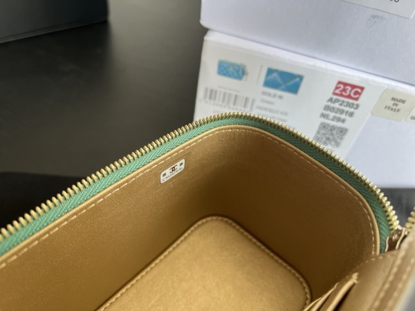 CHANEL Sheepskin Box Bag, Crossbody Bag, Mirror Shoulder Bag Women's Grass Green AP2303-B02916-NL294 size 17*8.5*9.5 cm