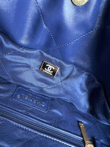  Handbag   Chanel   size   39cmx42cmx8 cm