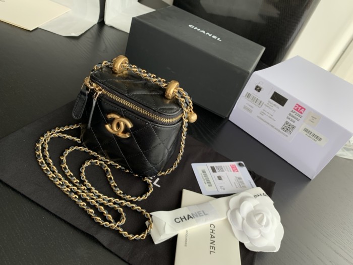  Handbag  Chanel 2292  size  8.5cmx11cmx7 cm