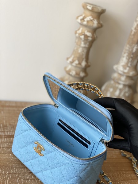  Handbag   Chanel  81195  size  16  9.5  8  cm