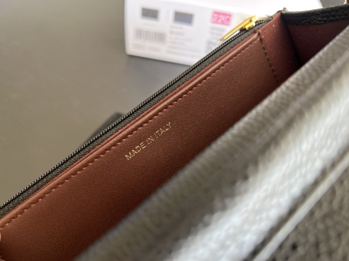  Handbag   Chanel  0250  size 19 cm