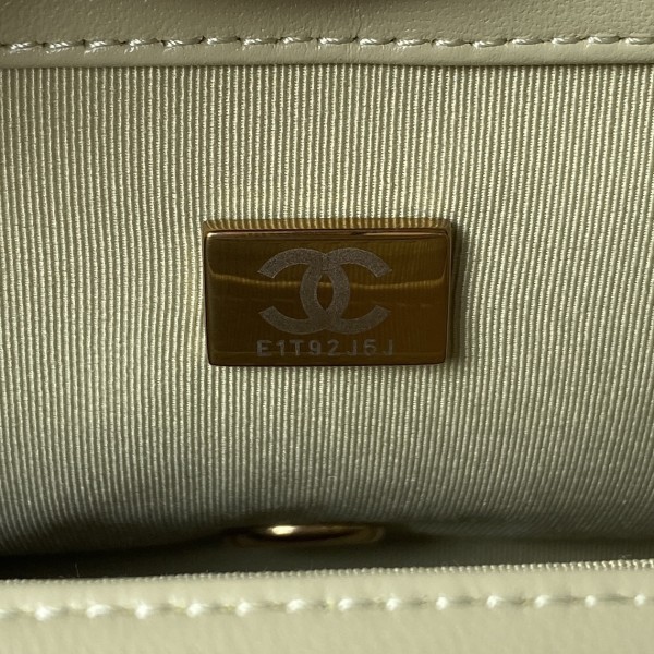  Handbag   Chanel   AS3749  size 20 cm