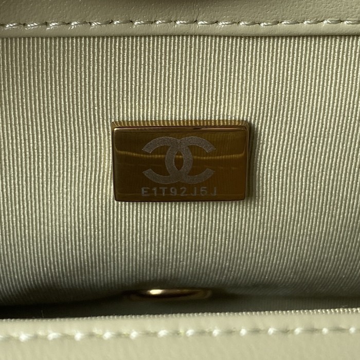  Handbag   Chanel   AS3749  size 20 cm