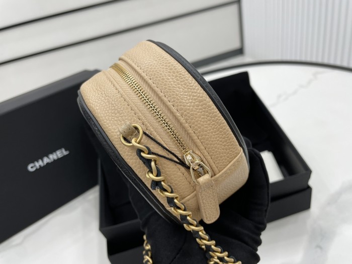 Handbag   Chanel  size  12 cm