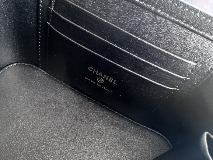  Handbag   Chanel  3204  size  16cmx8cmx10 cm