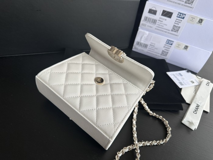  Handbag   Chanel  3237  size  15.5cmx12cmx6 cm