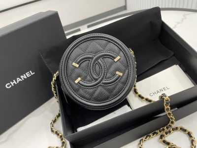 Handbag   Chanel  size  12 cm 