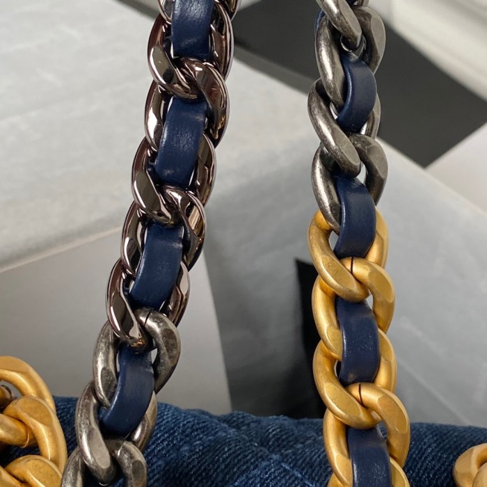 Handbag   Chanel  size  26 cm