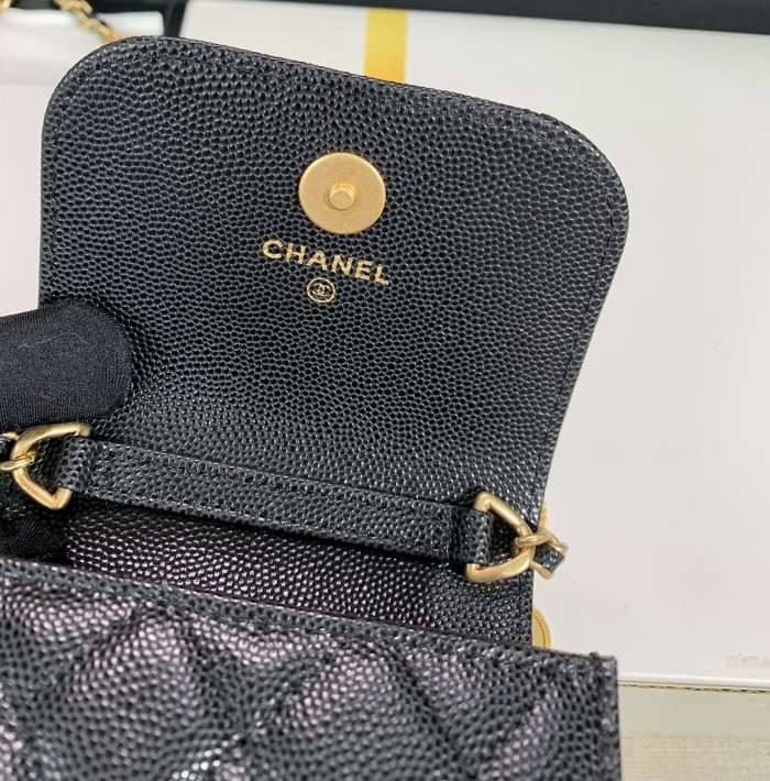 Handbag   Chanel  size  18*3*11.5  cm
