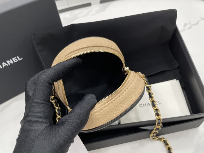 Handbag   Chanel  size  12 cm