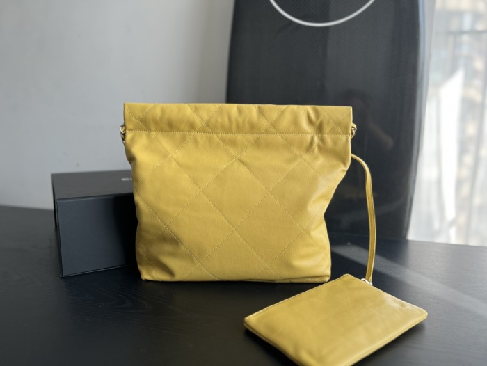  Handbag  Chanel  size  35cmx37cmx7 cm