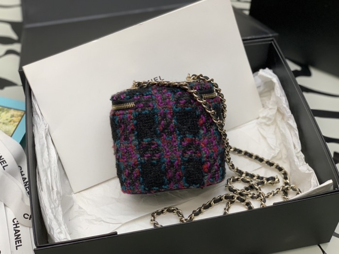 Handbag   Chanel 99218  size 8.5*11*7* cm