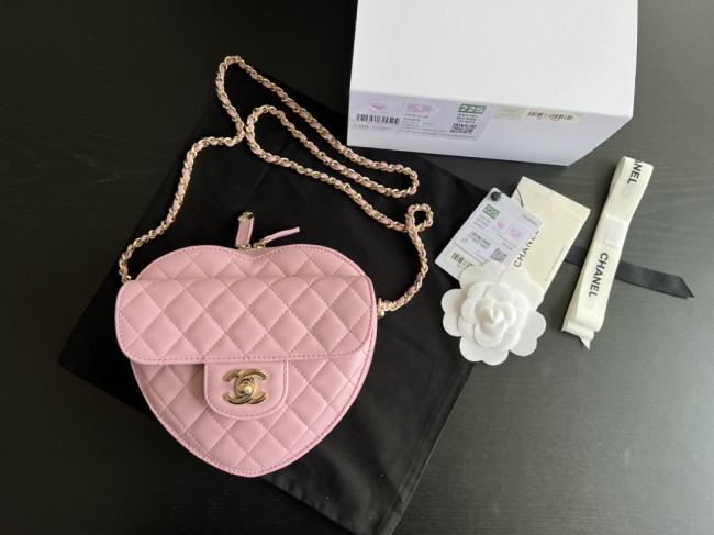 Handbag  Chanel   size  18cmx17cmx5 cm 