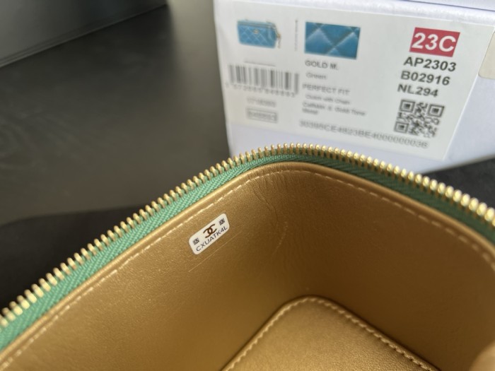 Handbag   Chanel  AP1447  size 8.5cmx11cmx7 cm