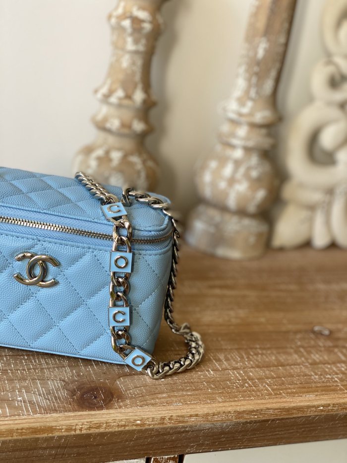  Handbag   Chanel 81194  size  17 cm  