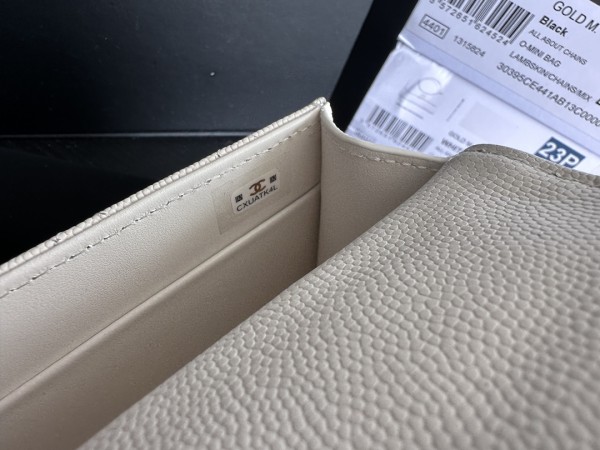  Handbag   Chanel  3238  size  18.5cmx10.5cmx5 cm