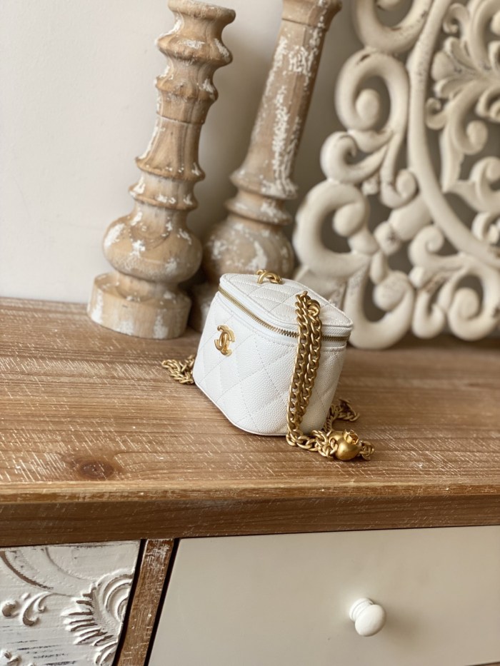 Handbag  Chanel  81246  size  10.5   8.5  7 cm